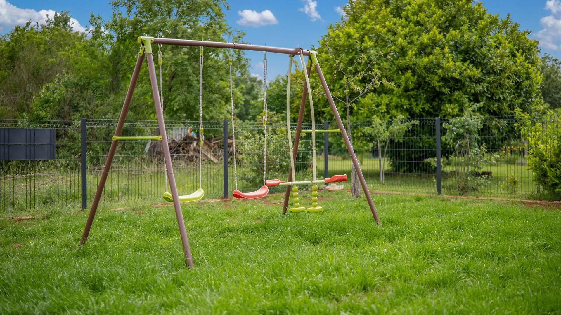 Casa de Férias Villa Family Love Mit Garten Und Spielplatz Mali Turini