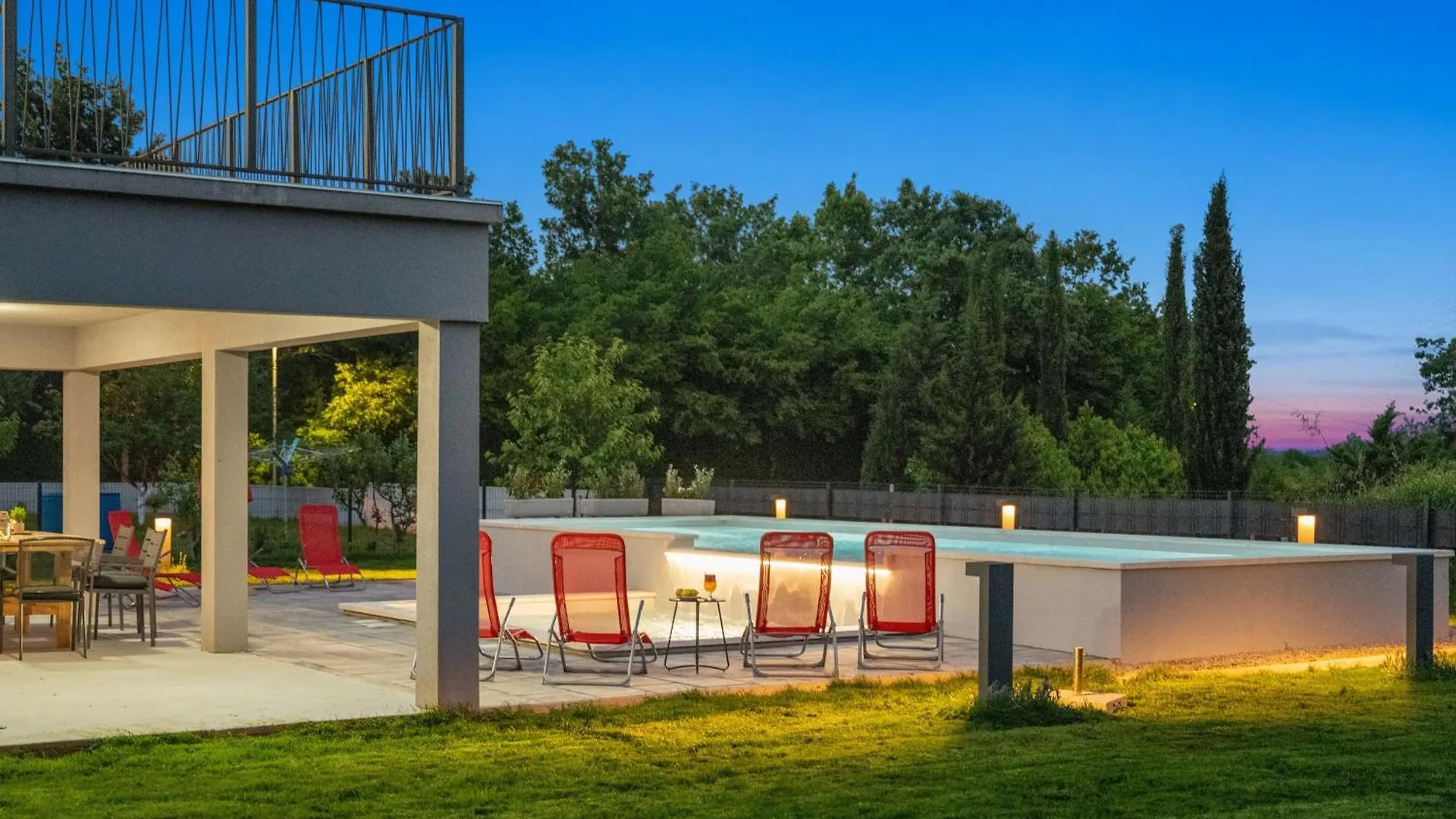 Villa Family Love Mit Garten Und Spielplatz Mali Turini