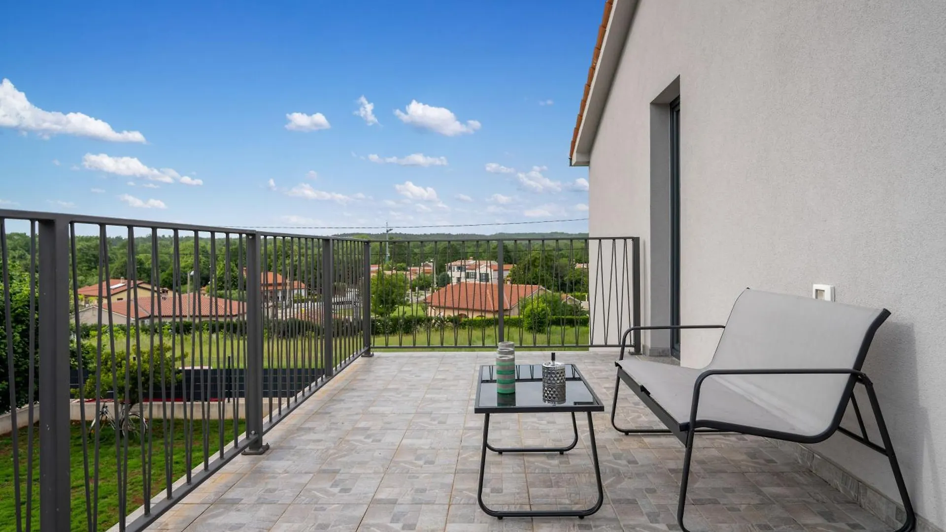 Villa Family Love Mit Garten Und Spielplatz Mali Turini Semesterbostad