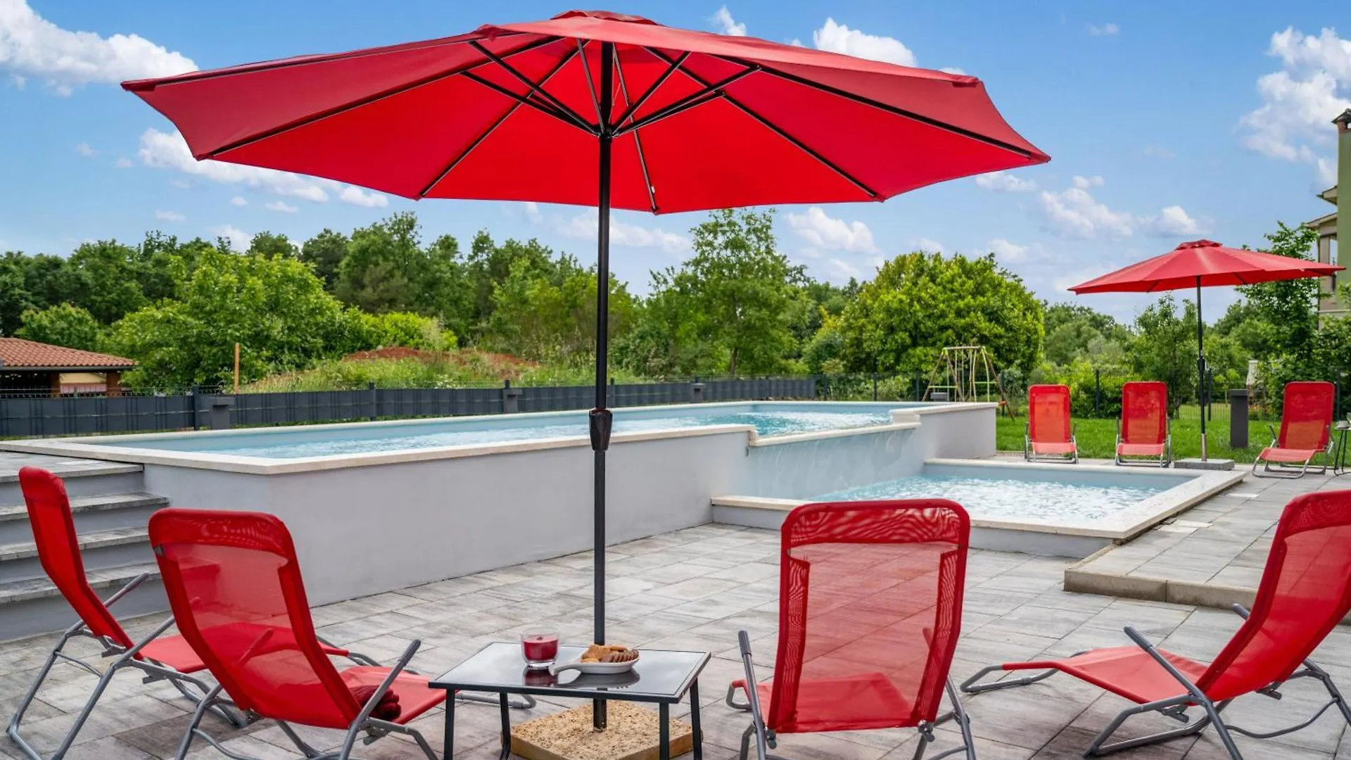 Villa Family Love Mit Garten Und Spielplatz Mali Turini Semesterbostad