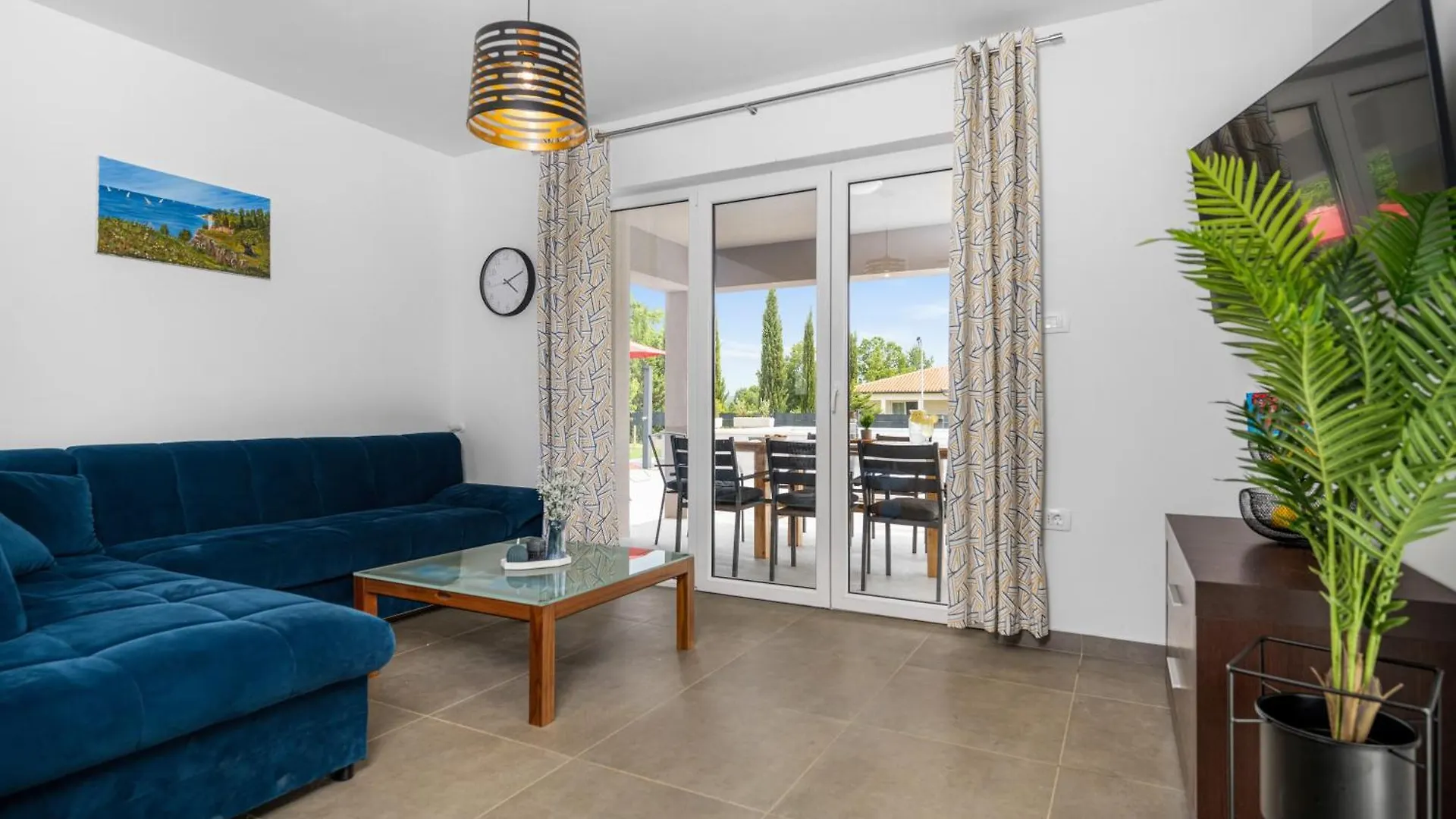 Semesterbostad Villa Family Love Mit Garten Und Spielplatz Mali Turini
